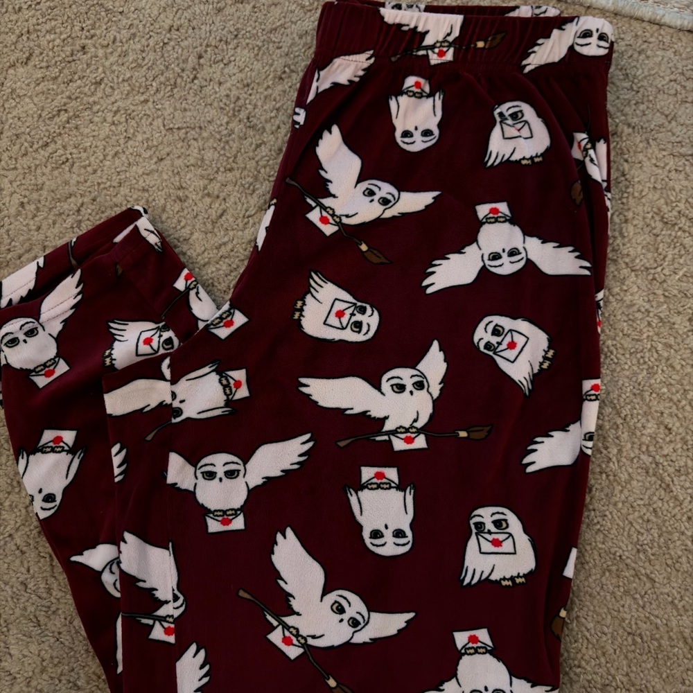 Warner Bros. Burgundy Harry Potter Sleepwear - Picture 6 of 6